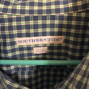 Southern Tide Shirts - XXL Southern Tide button down Southern Tide Shirts - XXL Southern Tide button down
